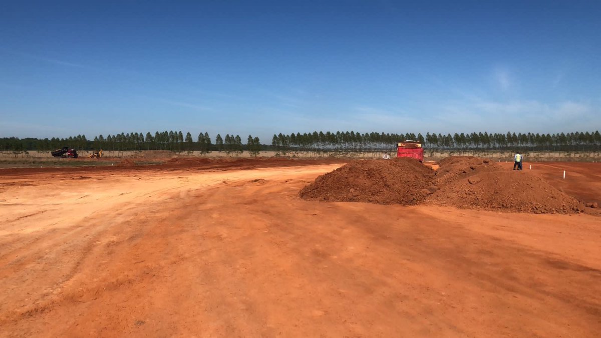 ArnoldoWiens's tweet photo. GRAN HOSPITAL DE CORONEL OVIEDO. Se continua con las tareas. En quince dias mas se proyecta el inicio de los trabajos para los pilotes, mientras se avanza con la instalación de los obradores @mopcparaguay @MaritoAbdo https://t.co/eqD34XArWK