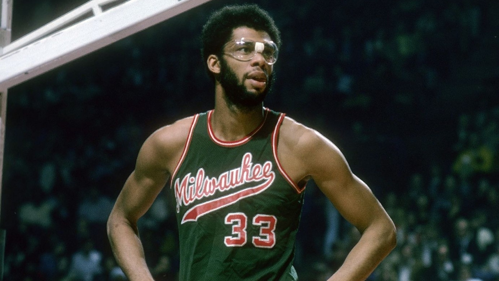 Justin Kubatko on X: 📅 On this day in 1972, Kareem Abdul-Jabbar scored 41  points and grabbed 11 rebounds in the @Bucks opening game of the 1972-73  season. Abdul-Jabbar is one of