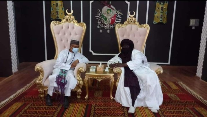 oumou_kane's tweet photo. Merci également au Ministre du Tourisme, M.Mohamed Hamid qui a assisté au #WorssoGuerewol, de la cérémonie d'ouverture à la clôture, dans les mêmes conditions d'hébergement, au campement, que tous les festivaliers.
#AgadezTrip #VisitNiger https://t.co/sNc2K1cedJ