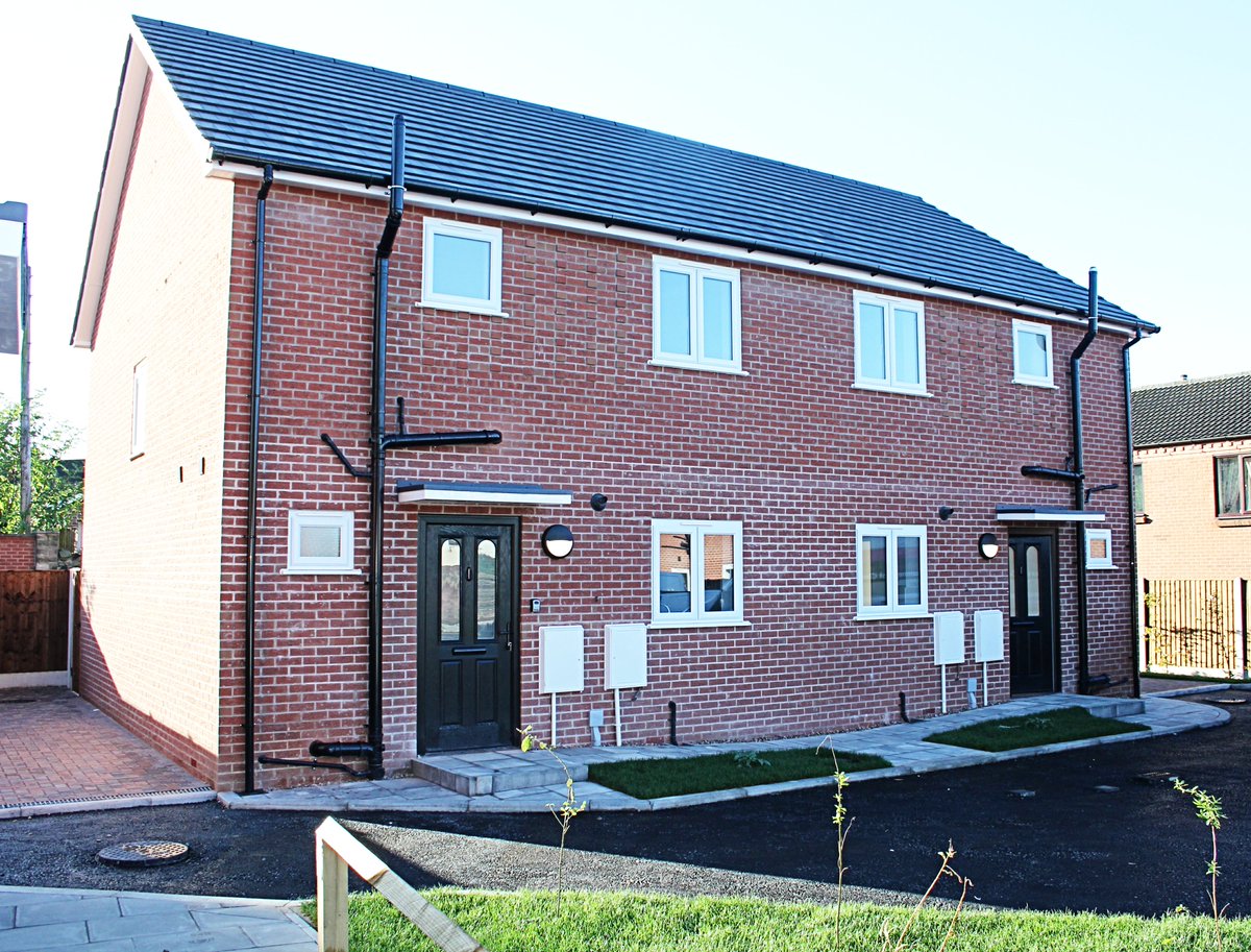Nottsdeveloper's tweet photo. Handover at The Willows @PlatformHousing https://t.co/xjukPOmsC1