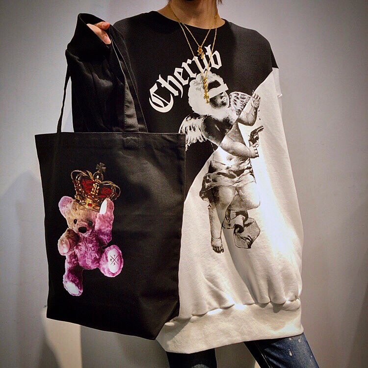 MAGICCINQ's tweet photo. 【NEW ARRIVAL】
《TRAVAS TOKYO》
SWEAT
¥10,780-(including  tax)
_
［TRAVAS TOKYO］
　　 　×
 ［MAGIC CINQ］
 POP UP EVENT!!

11月6日(土)より、
MAGIC CINQにて期間限定の
POP UP イベントを開催致します！
楽しみにお待ちください！
#travastokyo 
#TRAVAS 
#MAGICCINQ 
#SHINJUKU https://t.co/85QGGiYczY