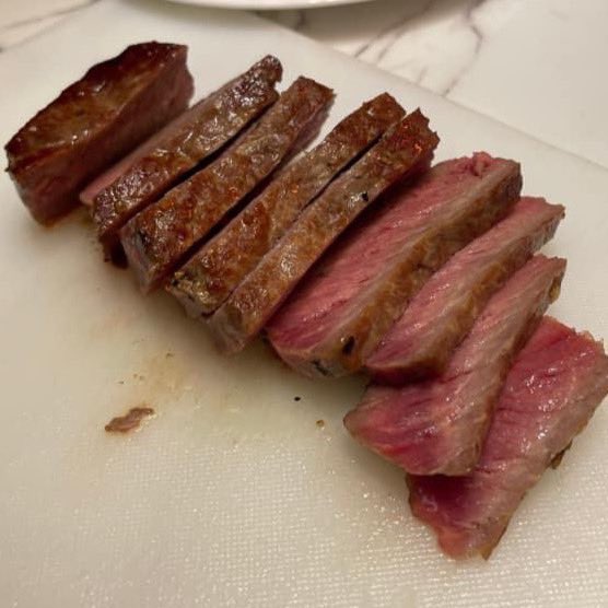 สายเนื้อแบบเราขอแนะนำ มีติดครัวไว้ไม่ตาย คือเราซื้อเพราะดูรีวิวของมาวิน ตอนย่างเนื้อแล้วเค้าใส่แค่ซีซันนิ่งตัวนี้อะ มันดูน่ากิน เลยสั่งมาลองบ้าง สรุปปปป แม่งมาสเตอร์เซฟมาเองหวะ ขวดเดียวจบจริง