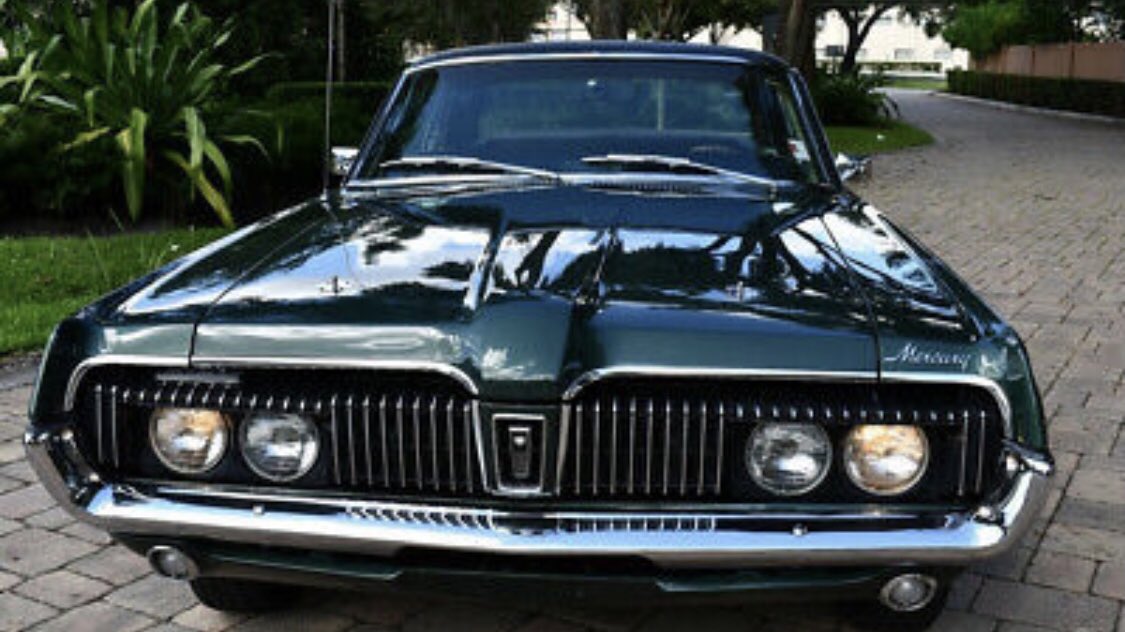 疲れた時は車を見るのも好き。1968年式マーキュリー・クーガーXR7