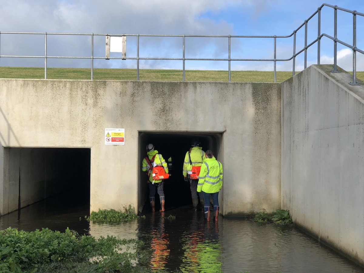 markchapmanEA's tweet photo. #Catterick #Reservoir 1st independent S10 Inspection, the reservoir was in excellent condition thanks to our Field Teams, luckily the weather was fantastic! We used our internal #confinedspace team to check the culverts through the #Dam ensuring we are #Winter ready. https://t.co/YfDEyeAeUD
