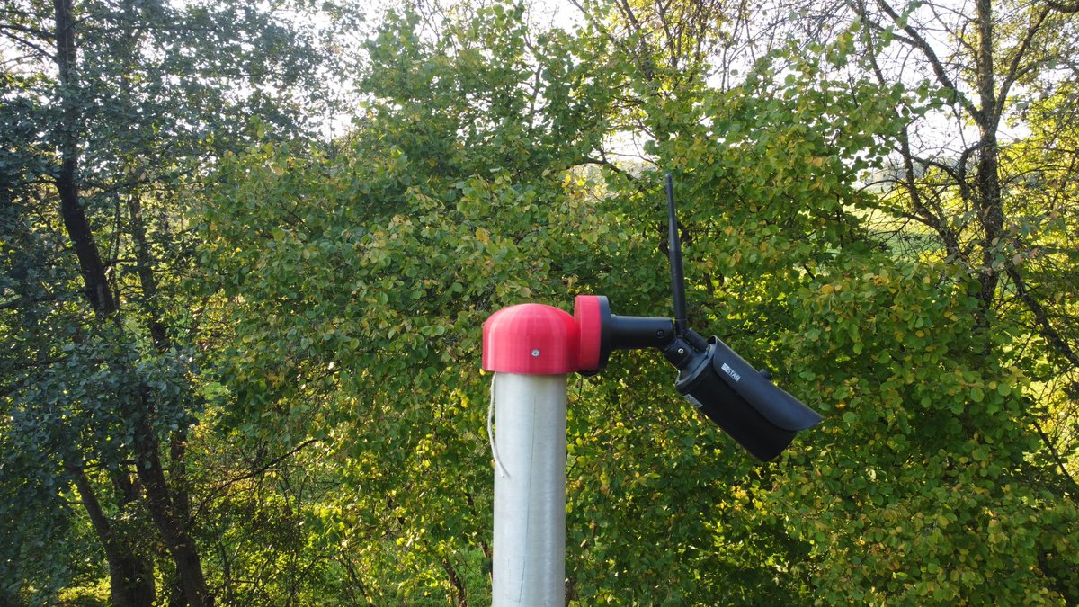INSTAR_DE's tweet photo. „Seit knapp 3 Jahren bei Wind und Wetter draußen... sie hält... zuerst an einen günstigen Baumarkt Fahnenmast, nun an einen richtigen Lichtmast. Halter für wurde von mir erstellt und via 3D Drucker gedruckt.“👍
Kamera: INSTAR IN-5905HD
Kundenfeedback von Andreas Hell❤️ https://t.co/FBS7N58LpA