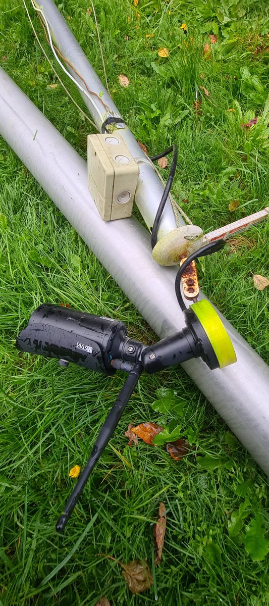 INSTAR_DE's tweet photo. „Seit knapp 3 Jahren bei Wind und Wetter draußen... sie hält... zuerst an einen günstigen Baumarkt Fahnenmast, nun an einen richtigen Lichtmast. Halter für wurde von mir erstellt und via 3D Drucker gedruckt.“👍
Kamera: INSTAR IN-5905HD
Kundenfeedback von Andreas Hell❤️ https://t.co/FBS7N58LpA