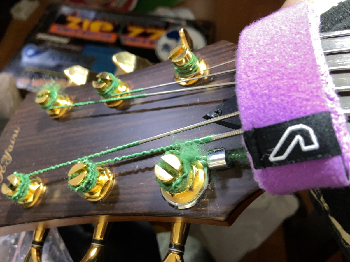 RiichiKambe's tweet photo. 少々乱暴ではあったが問題は解決した。あとはどのように調整してもらえるかだ。これで理想の音が手に入る。 #kyairi #labellabassstrings #lrbaggs #fretwraps #acousticbass https://t.co/CWxBwsuWNf