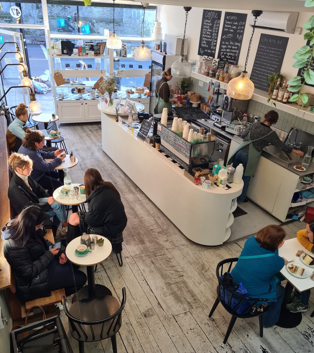 LuminaryBakery's tweet image. Cake, a cuppa &amp;amp; a chat with a pal in a cosy cafe in Camden... What a dreamy way to spend an afternoon 😍 Pop in and see us soon! 

#luminarybakery #PurchaseWithPurpose #socialenterprise #empoweringwomen #camden #camdenbakery #londonbakery