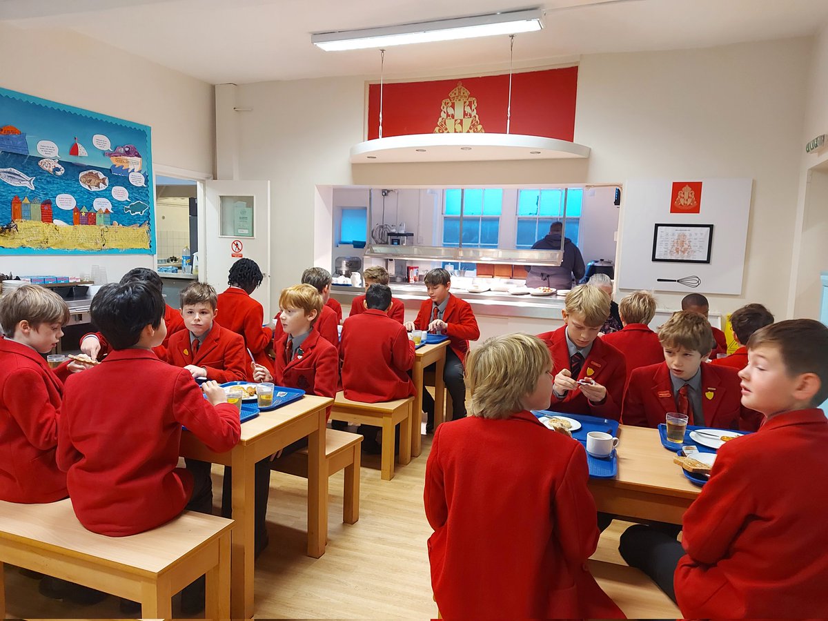 PrebendalBoard's tweet photo. "A good breakfast fuels you up and gets you ready for the day" #iloveboarding #breakfastwithfriends #goodtobeback #53togo https://t.co/dbZsCzLU5Q
