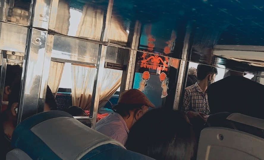 Anu42308010's tweet photo. Current Situation of private bus 🤣 
#overloded 
#trafficpolice 
@dtptraffic 
@ArvindKejriwal
@travelindia https://t.co/uL4GGjf3ui