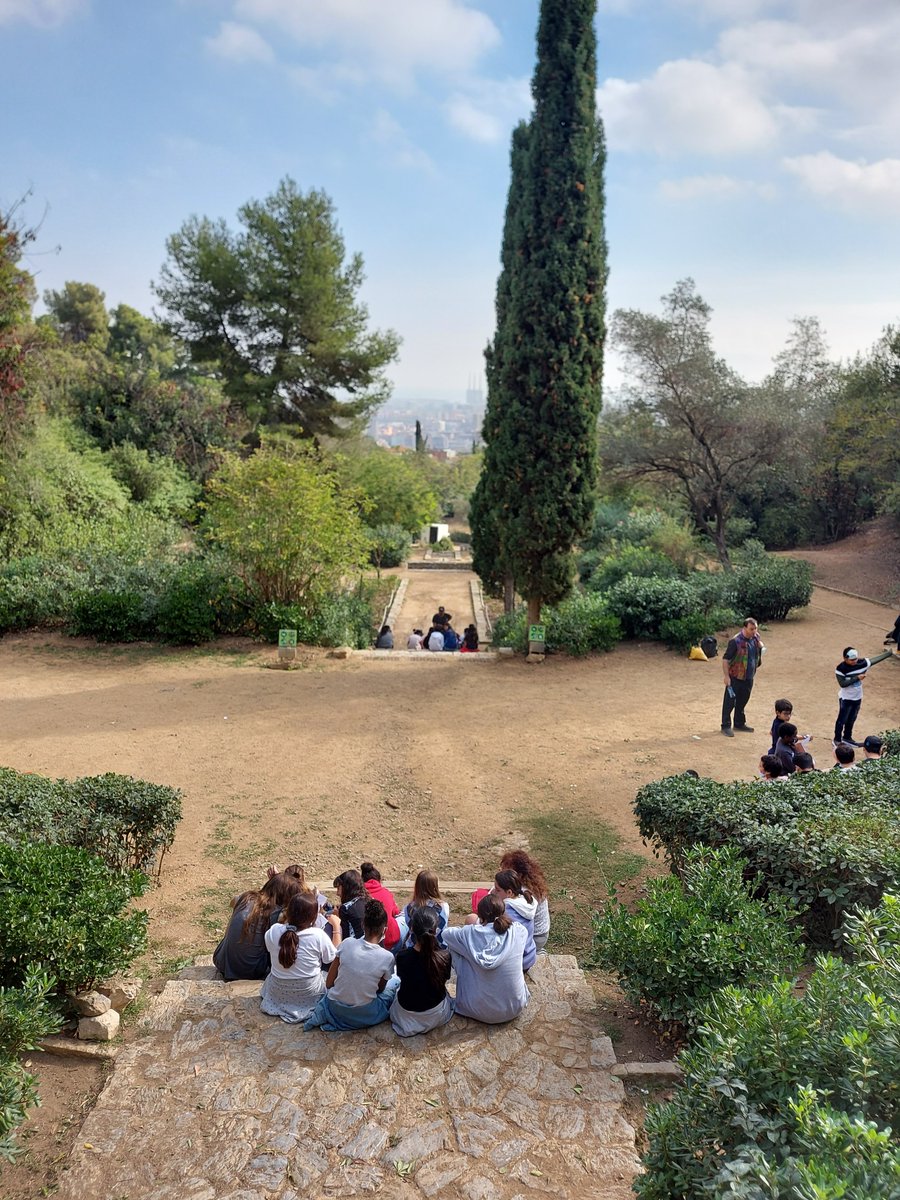 INSDolorsAleu's tweet photo. Dimarts 19 d’octubre alumnes i professors de 1r d’ESO vam fer la primera sortida convivencial!!! Vam anar al Parc del Guinardó i vam passar una bona estona plegats.
Vam veure tota la ciutat als nostres peus! #femfuster #institut #parcguinardo https://t.co/peutmvwvcq