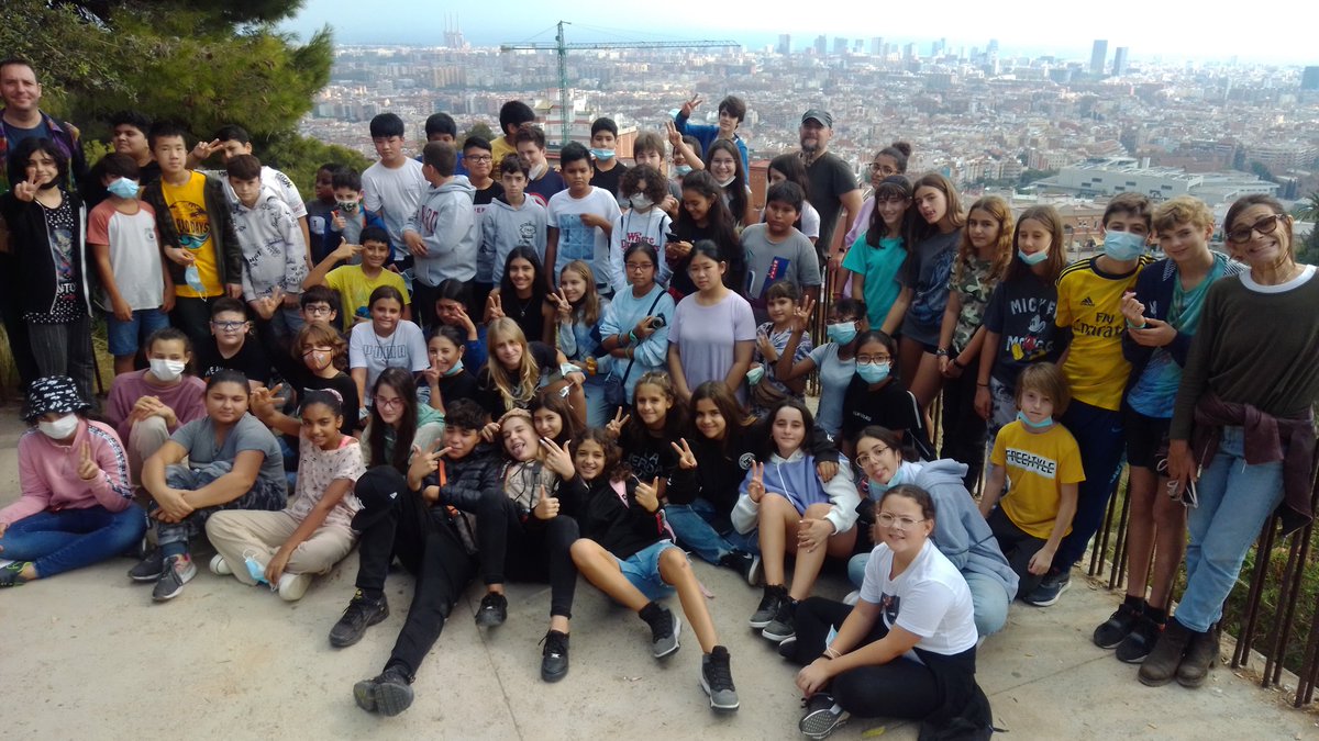 INSDolorsAleu's tweet photo. Dimarts 19 d’octubre alumnes i professors de 1r d’ESO vam fer la primera sortida convivencial!!! Vam anar al Parc del Guinardó i vam passar una bona estona plegats.
Vam veure tota la ciutat als nostres peus! #femfuster #institut #parcguinardo https://t.co/peutmvwvcq