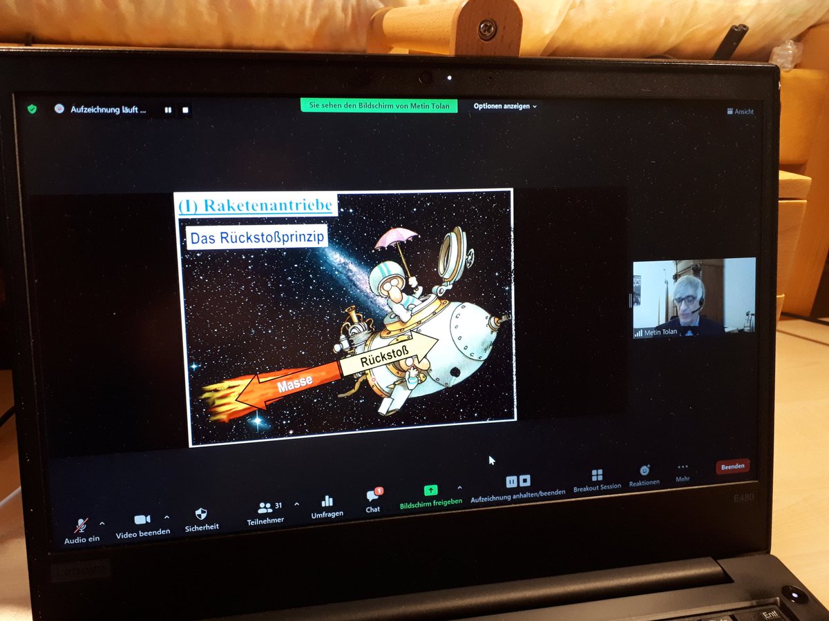 Yvonne__Wiesner's tweet photo. Guten Morgen vom 2. Teil des #MINT-Fachtages für #Lehrkräfte in #MeckPomm. Zu Gast heute früh Prof. Tolan aus Göttingen. Mit spannenden Erklärungen zu #Raketen und #Planeten und interessanten Erkenntnissen: "Auch für Herrn Musk gilt die #Physik!"
#weCreateMV #twlz @NORDMETALL https://t.co/jk9HXOLgRa