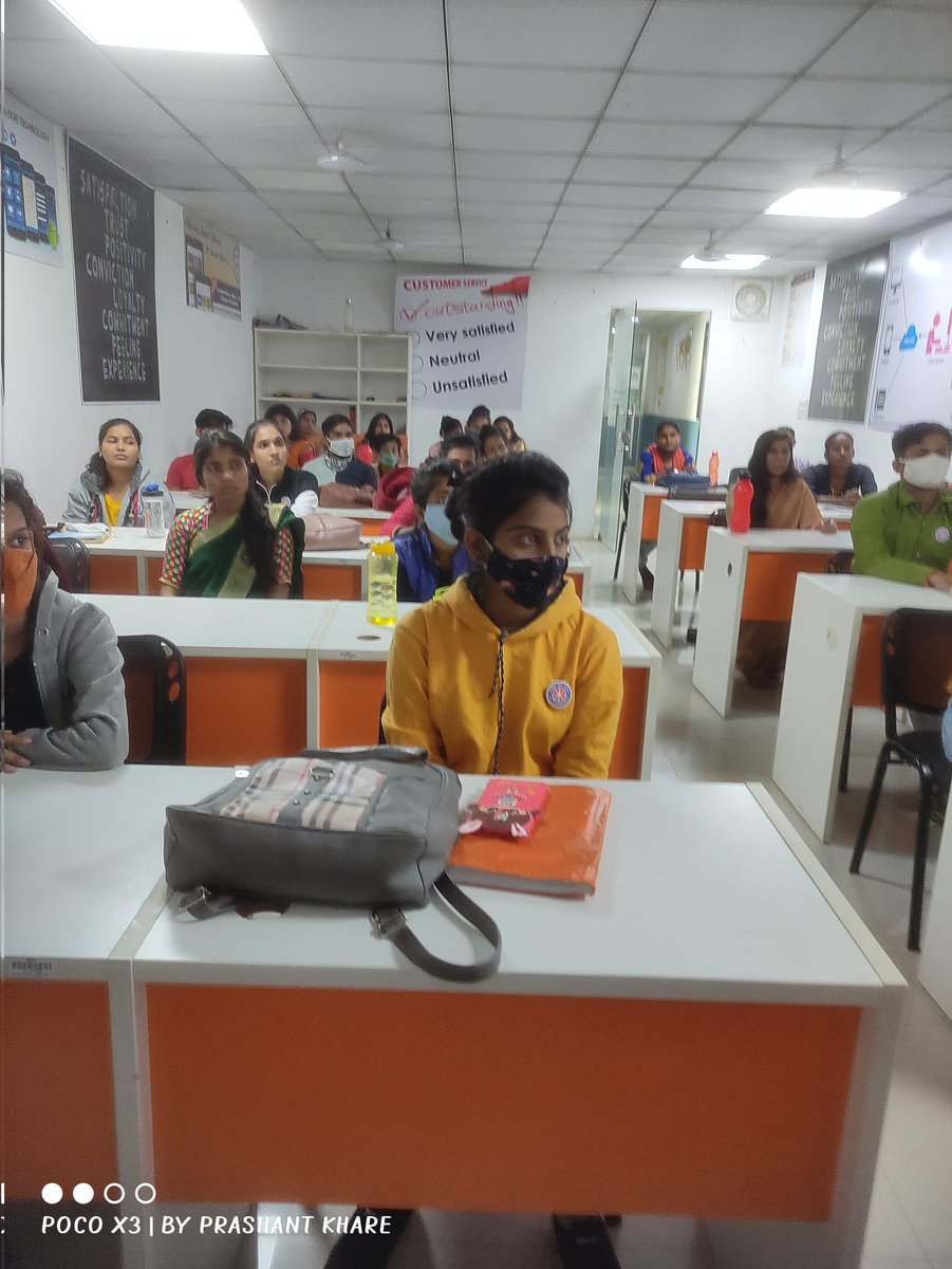swachhsta's tweet photo. आज दिनांक 02.11.2021 को स्वच्छ दीपावली संकल्प जागरूकता अभियान के प्रधानमंत्री कौशल विकास केंद्र में छात्र छात्राओं को स्वच्छता जागरूकता- सिंगल यूज प्लास्टिक निषेध, कचरा पृथककरण के प्रति शपथ दिलाई गई। @smcsatna @SmartSatna #swachhSatna #SwachhSankalp #CleanMap @CommissionerUAD https://t.co/Qqi9ShZTSV