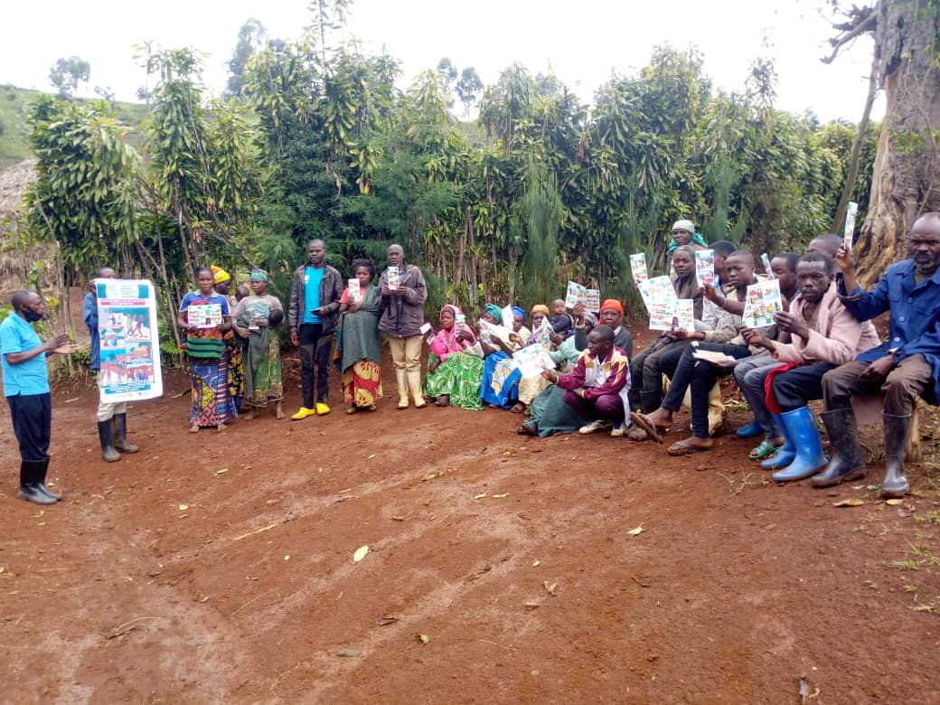 AfedemR's tweet photo. #Sensibilisation sur la #cohésion_sociale et #transformation_des_conflits.
Après une forte pluie nous voici à izege Aujourd'hui en pleine sensibilisation dans l'op cilweko, dans le village musengesi a nkumba nord

@WFP  #Afedem #humanitarian @WFPDRC https://t.co/jbq4xP1wvA