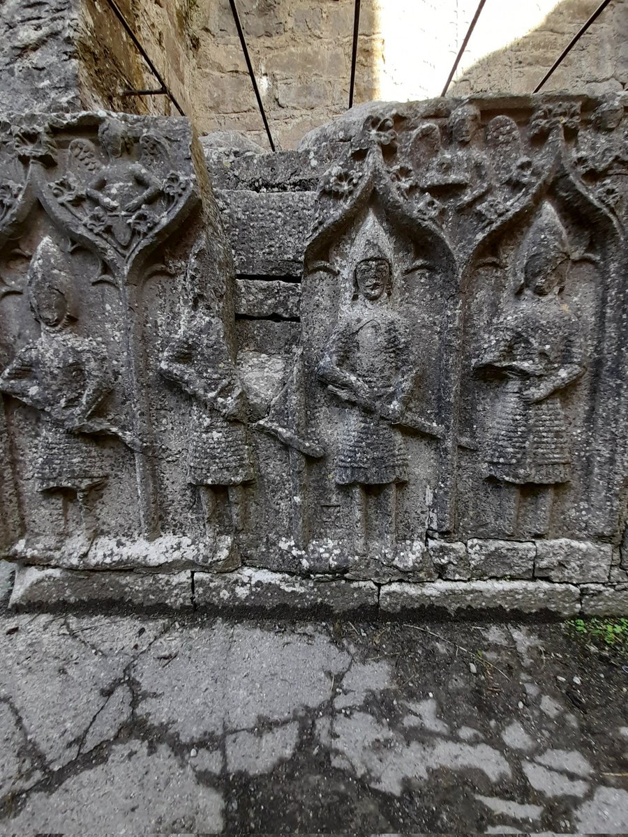 deciek's tweet photo. An amazing tomb at Roscommon Priory (in spite of the fence); containing a rare representation of #gallowglass soldiers (professional warriors in helmets &amp; mail) along the panel. Last 2 pics show more detail of the warriors (7 with a sword, 1 with gallowglass axe). #tombtuesday https://t.co/is8VczxXdX