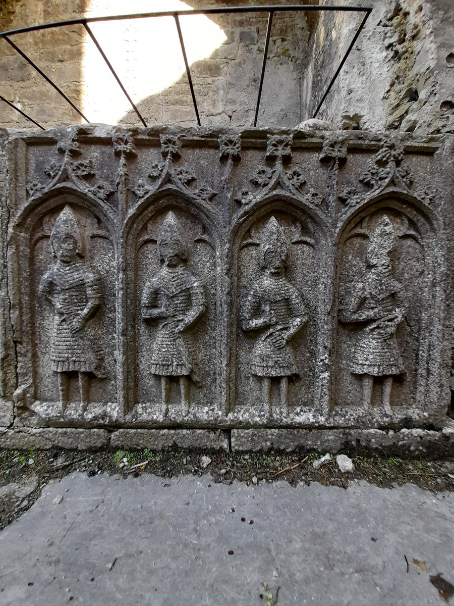 deciek's tweet photo. An amazing tomb at Roscommon Priory (in spite of the fence); containing a rare representation of #gallowglass soldiers (professional warriors in helmets &amp; mail) along the panel. Last 2 pics show more detail of the warriors (7 with a sword, 1 with gallowglass axe). #tombtuesday https://t.co/is8VczxXdX