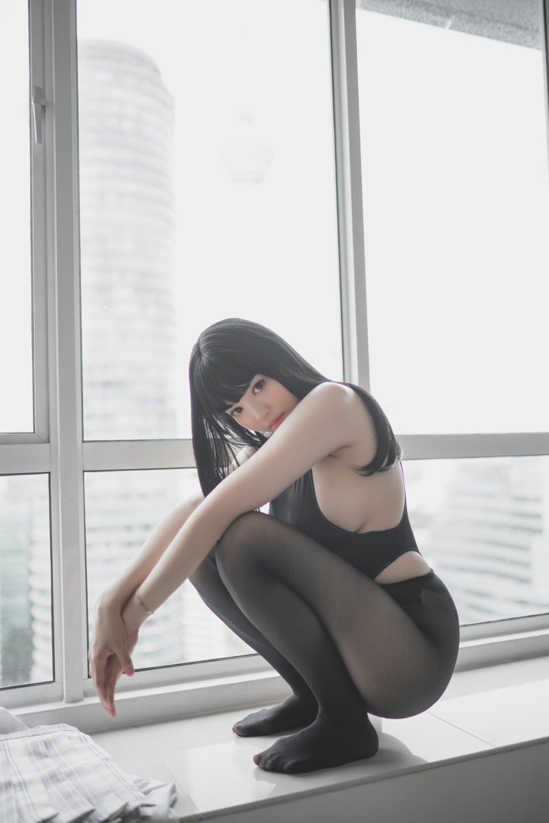 ying_tze's tweet photo. I heard it’s Stockings Day 🤔
_

#いいタイツの日 https://t.co/UcCO9mMW7C