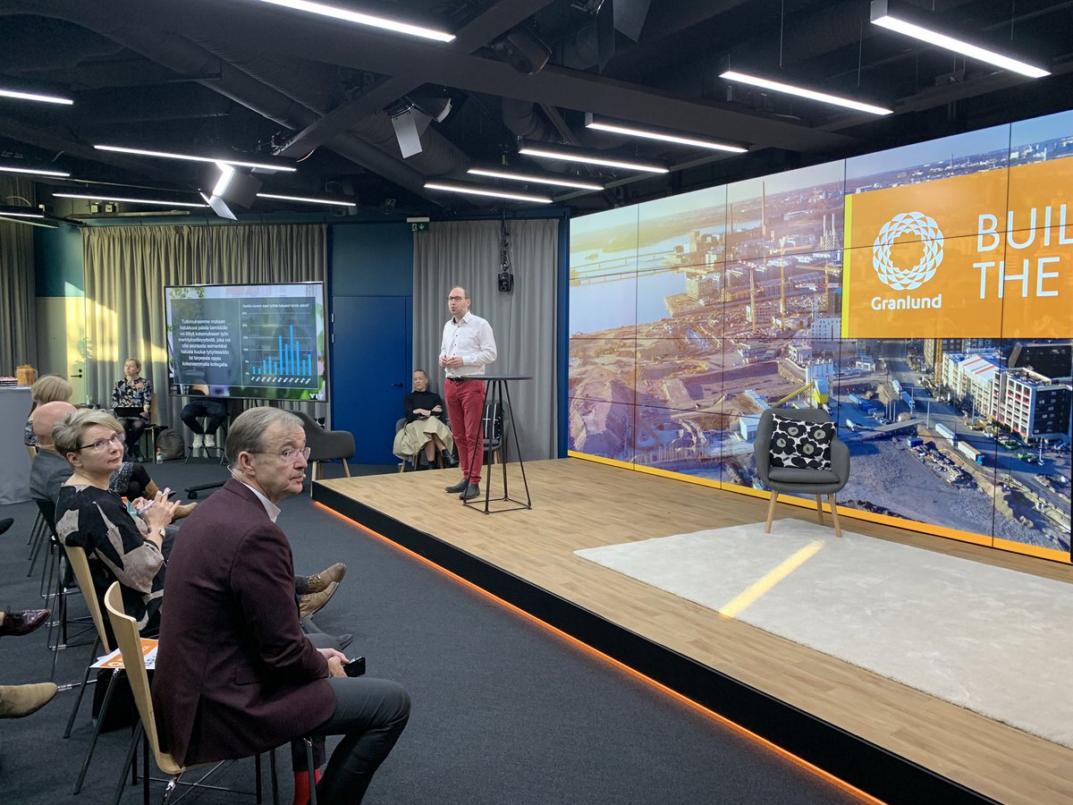 GranlundOy's tweet photo. Todella mielenkiintoista dataa työympäristöistä, kun #GranlundSeminaari'ssa lavalla @pstenbac @YITSuomi 👏 Kukaan ei halua palata huonoihin työtiloihin, mutta millainen on milleniaalin mielestä hyvä #työpaikka? #hyvinvointi #milleniaalit #GranlundSeminar #Granlund https://t.co/z5oTbs49og