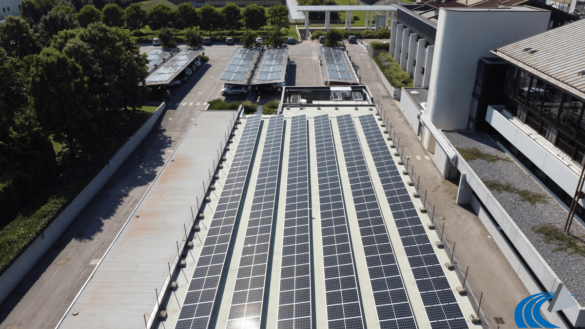 #GruppoAscopiave verso una sede sempre più #green e #sostenibile.
➡  Installato sulle coperture dei parcheggi un nuovo impianto #fotovoltaico, "Asco Park", che fornirà energia elettrica alla sede con un conseguente abbattimento delle emissioni CO2 pari a 422 g/kWh prodotto.