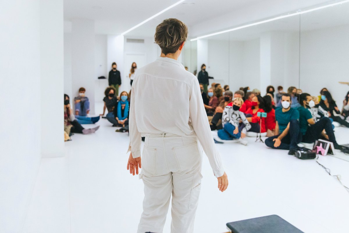 EspacioLasala's tweet photo. Resumen de "SPAIN IS PAIN 2.1." de la coreógrafa y bailarina @cialaquebra  el pasado 22 de octubre en @EspacioLasala 
A los disparos @legazsergio 
#murcia #danzacontemporanea #espacioLASALA https://t.co/uv0a6eIcET
