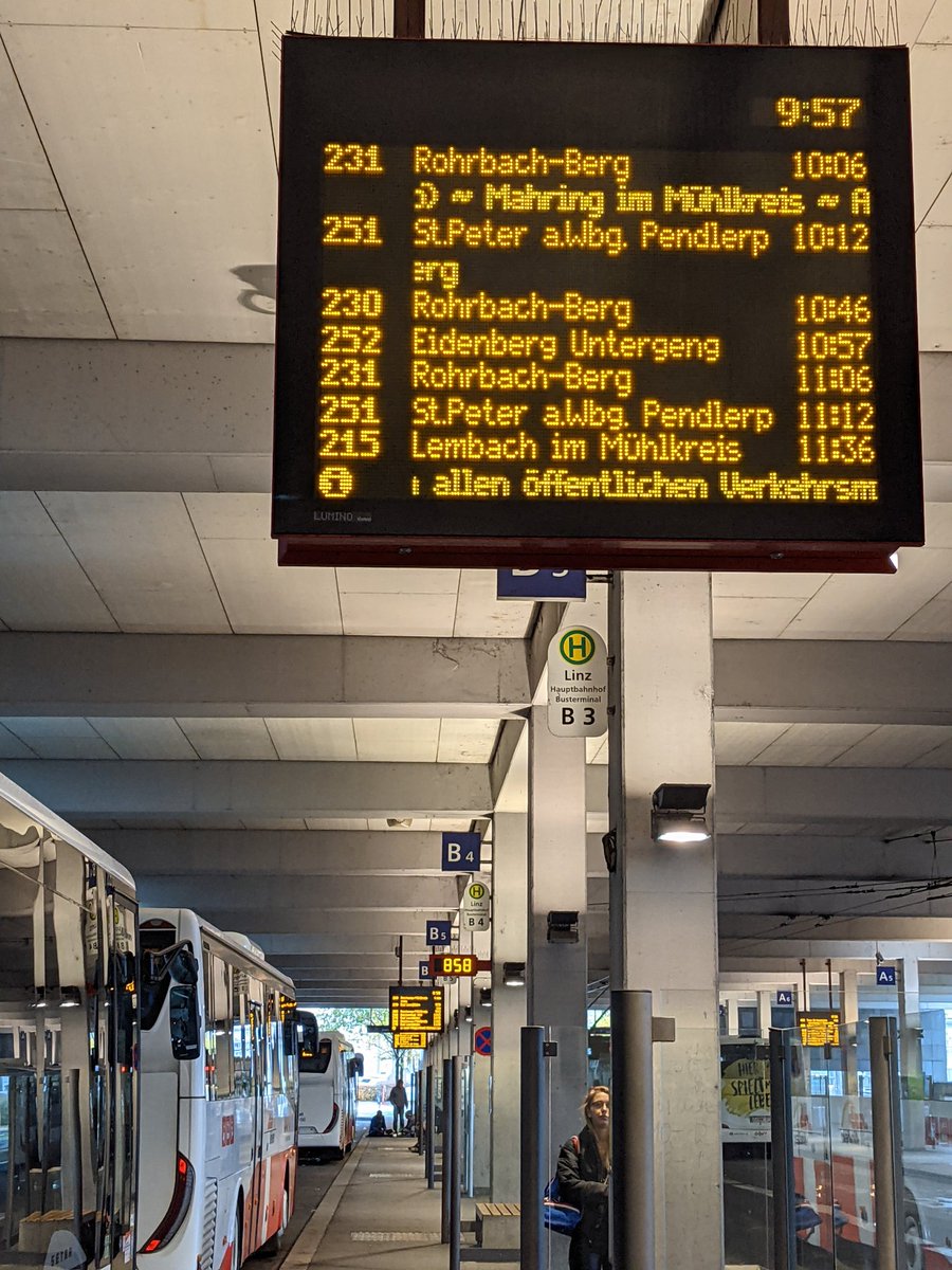 Fyi <a href="/LINZ_LINIEN/">LINZ AG LINIEN</a> letztes Wochenende war Zeitumstellung ;)