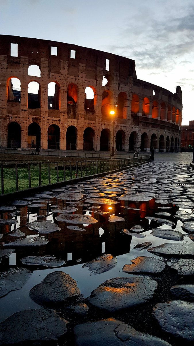 menclamen's tweet photo. Starting the working week with a relaxing 7 km
#Running in Rome
#Colosseo
😃🏃🏽♂️🏃🏽♂️🏃🏽♂️🏃🏽♂️
#7km
#02November #run #km #7 #runner #runners #02Novembre21 #02Nov #02Novembre2021 #02Novembre #picture #pictures #PictureOfTheDay #fotografia https://t.co/G9mdqNkd1L
