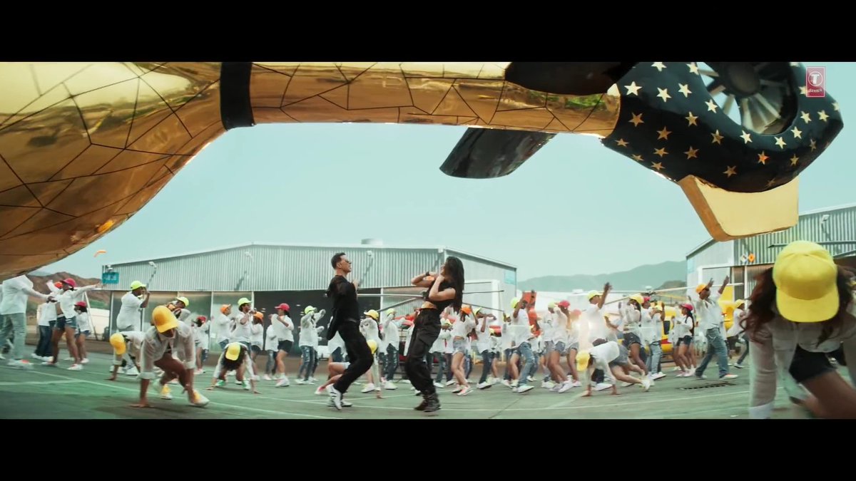 kumar3798's tweet photo. #AkshayKumar & #KatrinaKaif Chemistry in #Najaa Song from the magnum opus #Sooryavanshi wld give you #Fannah #HDKG Vibes
Both looking fit & adorable together
#Najaa ๐ฅ๐ฅ๐ฅ
#Sooryavanshi
#3DaysToSooryavanshi
@akshaykumar https://t.co/u31zeKosoC