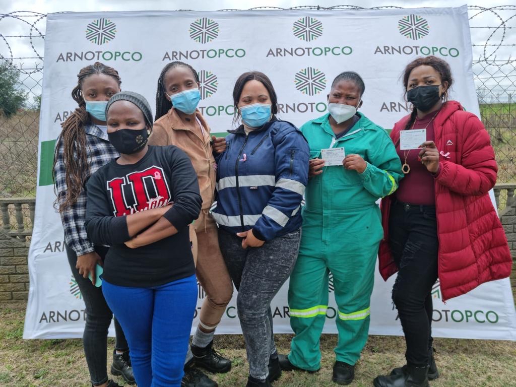 arnotopcomine's tweet photo. We are committed to maintain a working environment that is safe and free from health risks. We are proud to announce that 274 employees and business partners have been vaccinated since the start of our internal vaccination drive.#IchooseVaccination https://t.co/t9xl77oz5K