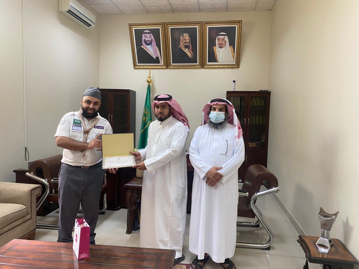 sc_rba's tweet photo. اقام القائد الكشفي مشاري النجاشي بالشراكة مع مدارس النمو الاهلية بالمرحلة الثانوية دورة تعريفية للطلاب عن الكشافة في مقر المدرسة حيث تخللت الدورة بعض العروض والالعاب الكشفية البسيطة #جمعية_الكشافة_العربية_السعودية #مدارس_النمو_الاهلية #الكشافة_السعودية #لجنة_الربيع https://t.co/1O8LpMl2So