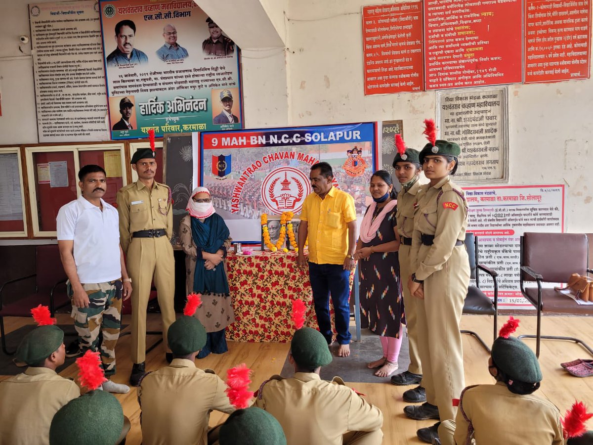 NinerSolapur's tweet photo. नाइन महाराष्ट्र बटालियन के वाय सी एम् करमाला महाविद्यालय में एकता दिवस के रूप में सरदार वल्लभ भाई पटेल का जन्मदिवस और इंदिरा गांधी का स्मृति दिवस मनाया गया।
 लेफ्टनंट संभाजी किर्दाक सर ने प्रतिमा को पुष्पहार अर्पण किया...
@HQ_DG_NCC 
@ncc_dte
@NumeroUnopune @SpokespersonMoD https://t.co/3PyBxdqLLP