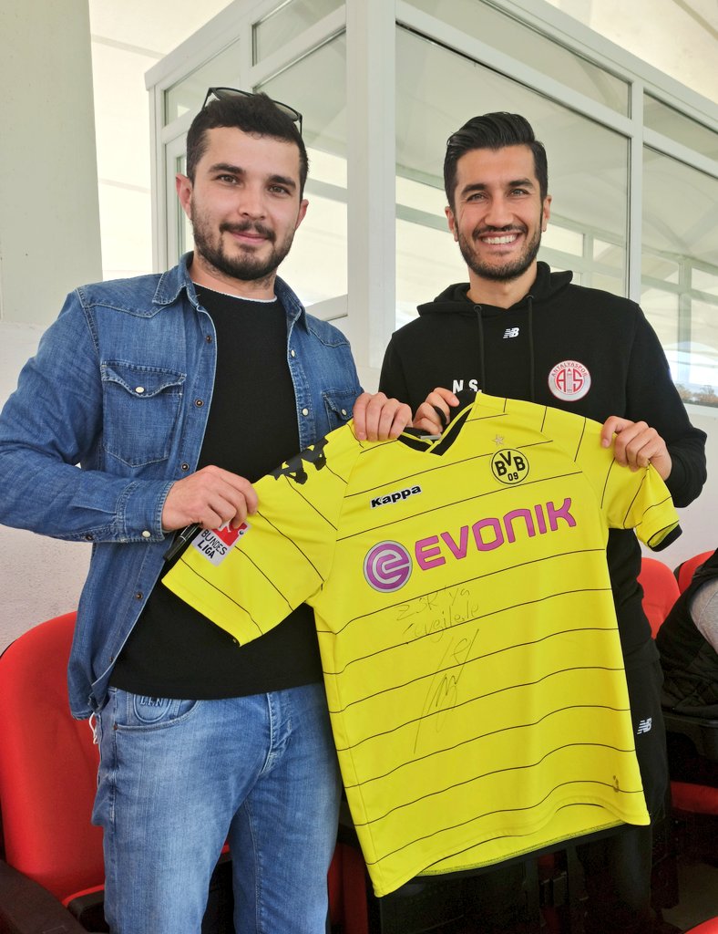 zfrsrrksk's tweet photo. @nurisahin formamızın sahibi yıllar sonra formasına imzasını da attı 🤩 🎱

⚽Giresunspor U19 - Antalyaspor U19
🗓️01.11.2021
📌Bulancak İlçe Stadı https://t.co/WwzYSSW2T8