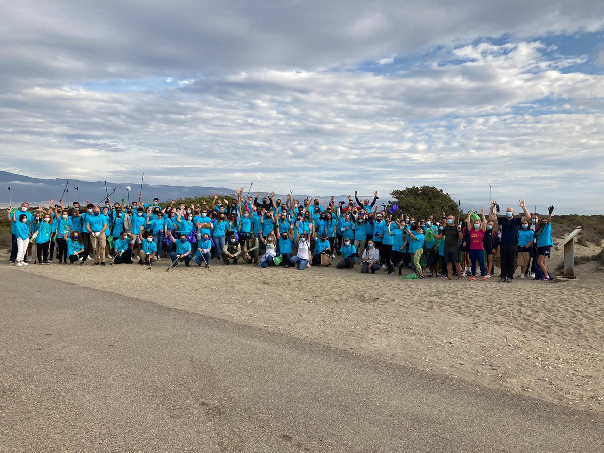 PaisajeLimpio's tweet photo. Felicidades!👏El viernes concluimos #MiPlayaSinPlásticos de @PG_Espana y @CarrefourES con 3.000Kg residuos retirados en #PuntaEntinas GRACIAS💪@AytoElEjido @ServiciosAND #Elárboldelaspiruletas @Moipalaran voluntarios de la empresa @luxeapers @sekalboran #IESSantoDomingo #IESMurgi https://t.co/lPhJFYZ8A2