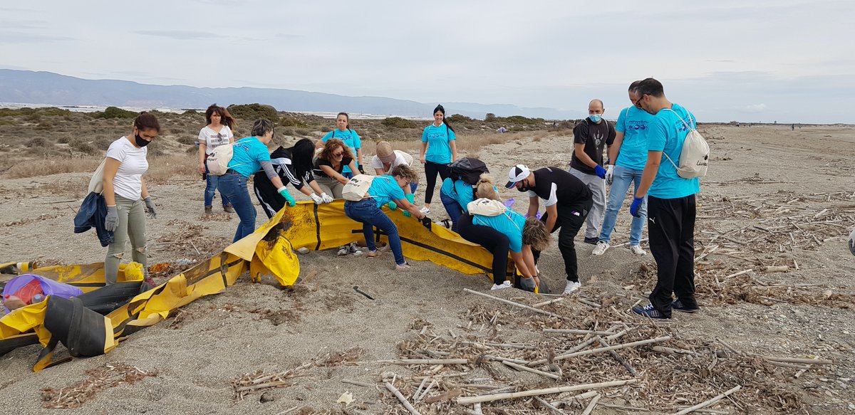 PaisajeLimpio's tweet photo. Felicidades!👏El viernes concluimos #MiPlayaSinPlásticos de @PG_Espana y @CarrefourES con 3.000Kg residuos retirados en #PuntaEntinas GRACIAS💪@AytoElEjido @ServiciosAND #Elárboldelaspiruletas @Moipalaran voluntarios de la empresa @luxeapers @sekalboran #IESSantoDomingo #IESMurgi https://t.co/lPhJFYZ8A2