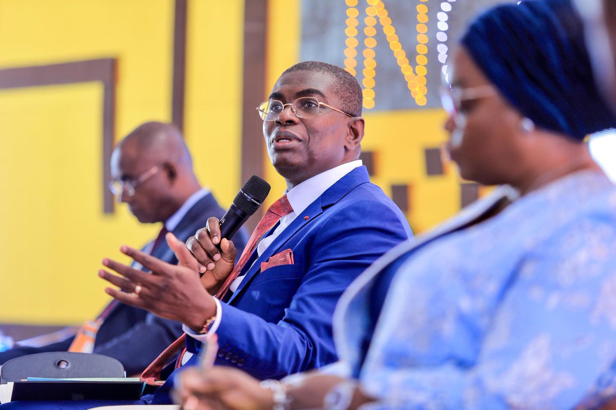 « Si le développement de la Côte d’Ivoire s’est fait par l’agriculture, sa transformation économique et son développement futur se fera qu’avec les PME compétitives et organisées.» M. ANOBLÉ FÉLIX, Ministre de la Promotion des PME

#MENUTI #SNDI #ARTCI #ANSUT #VITIB #ESATIC #AIGF