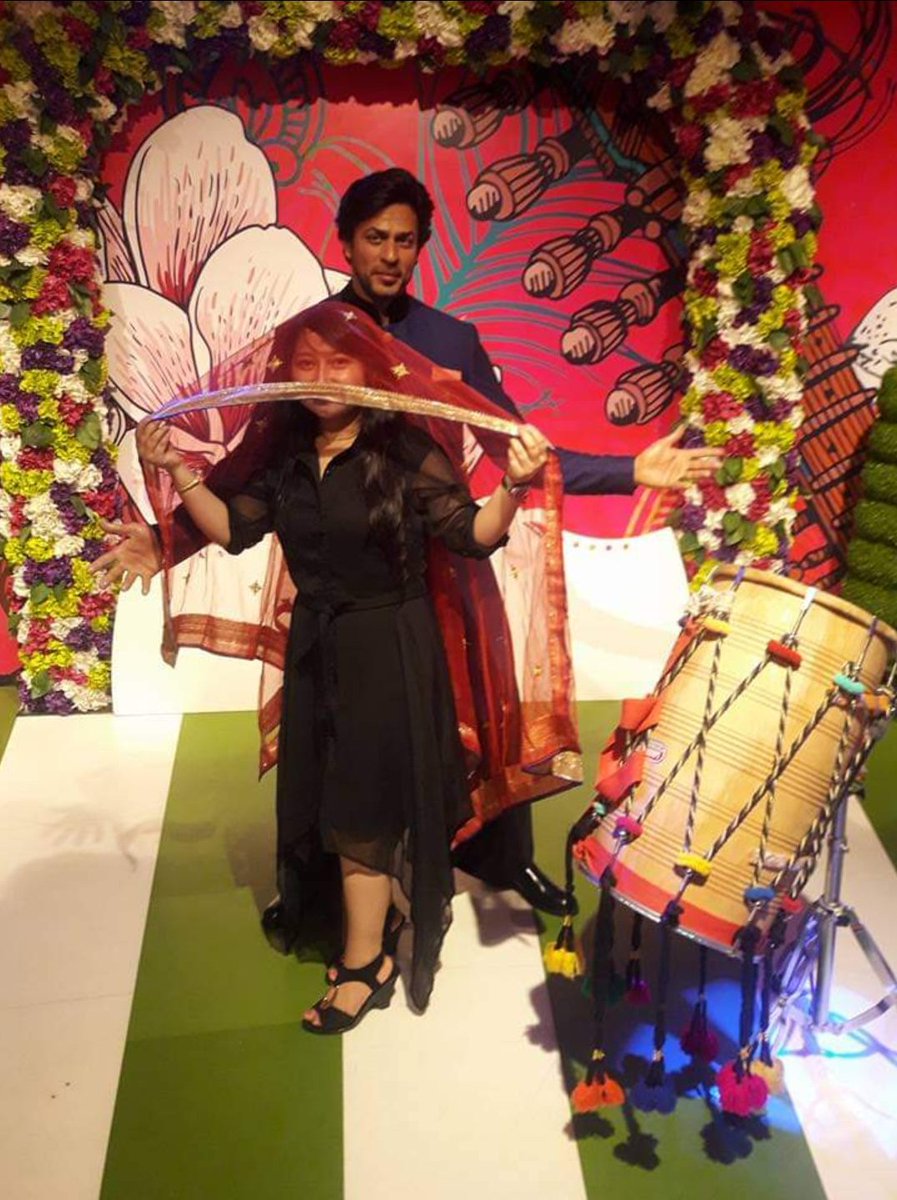SujataKhadka07's tweet photo. The closest I have been to u 😭😭 #Fewyearsback 
One day I'll have a picture with Real U, Shah 🥺🥺
#HappyBirthdaySRK #SRK56 https://t.co/ZnBFVeTnJY