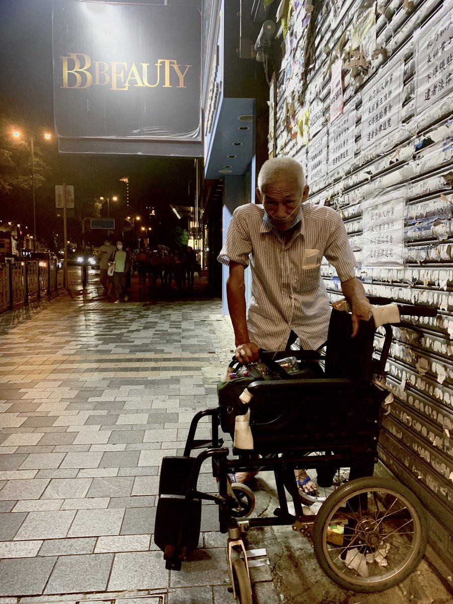 Kasper_Forest_'s tweet photo. This is what exactly happened behind the film, refers to previous photo.
#ConflictHongKong #TenYearsProject #film #DocumentaryPhotography #UrbanArt #Minority https://t.co/hHqwmSmaTl