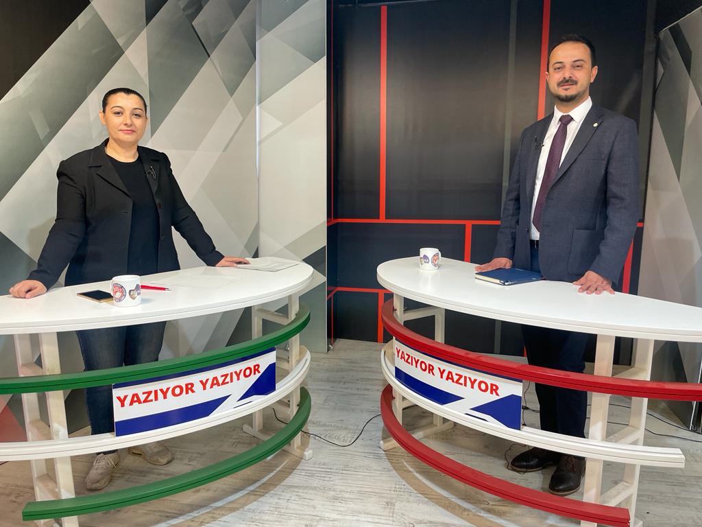 denizlieczaciod's tweet photo. Başkanımız Ecz.Hasan Hazer Deha TV de Birsen Kumlu Bozkurt’un hazırlayıp sunduğu Yazıyor Yazıyor programına katılıp, gündeme ve mesleğimize ilişkin açıklamalarda bulunmuştur. #dehatv #eczhasanhazer https://t.co/H40irmVHBi