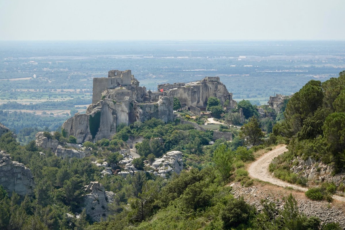 BAUX-DE-PROVENCE, LA CITÉ RÉVÉLÉE 🏰☀️ Ce soir, découvrez les secrets de la cité des Baux-de-Provence, une des plus anciennes constructions féodales d’Europe, dans un docu INA inédit. 

📺 À 21h05 sur <a href="/RMCDecouverte/">RMC Découverte</a>