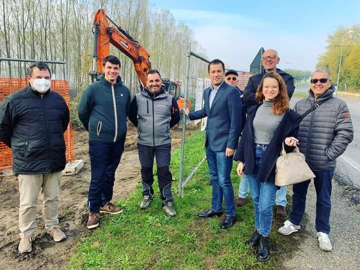 GabusiMarco's tweet photo. Oggi a #Belveglio alle porte di un #cantiere iniziato da pochi giorni e finanziato dal mio #assessorato!
Questa nuova #scogliera eviterà il cedimento della strada #provinciale e tutti gli inconvenienti che ne deriverebbero! https://t.co/l4IN1i40Ry