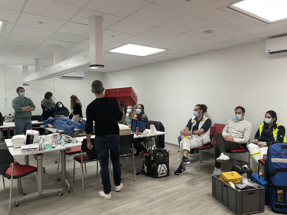 Accueil des internes et des docteurs juniors… tout en pédagogie :)  #desmu <a href="/SamuNord/">SAMU du Nord</a> <a href="/CHU_Lille/">CHU de Lille</a>