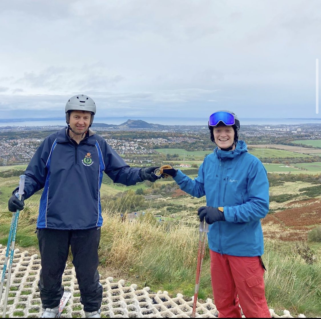 154ScottishRegt's tweet photo. Regimental cohesion event on the dry ski slope 2Lt Allcock was presented the Corps Colonel’s coin for his hard work over the last year, being mobilised with 51X and captaining a team for Ex Cambrian Patrol 

#Reserved4More https://t.co/SHsGiaxy9o