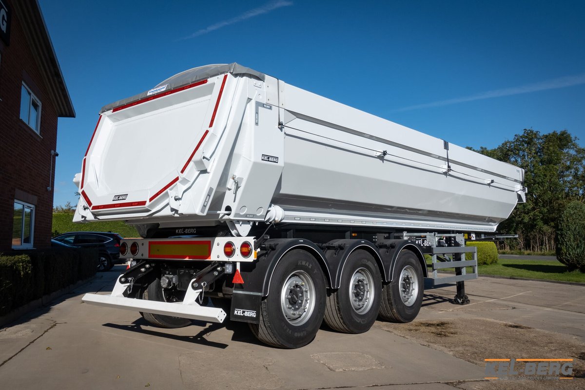 Kel_Berg's tweet photo. Another T100 delivered to Encric Ltd in County Fermanagh. Additionally, this trailer features a Dawbarn Hydroclear sheeting system and work lights. Thanks to brian for continually working with Kel-Berg, we appreciate all your business.
#aggregates #kelberg #edbro #jost https://t.co/795KifnSat