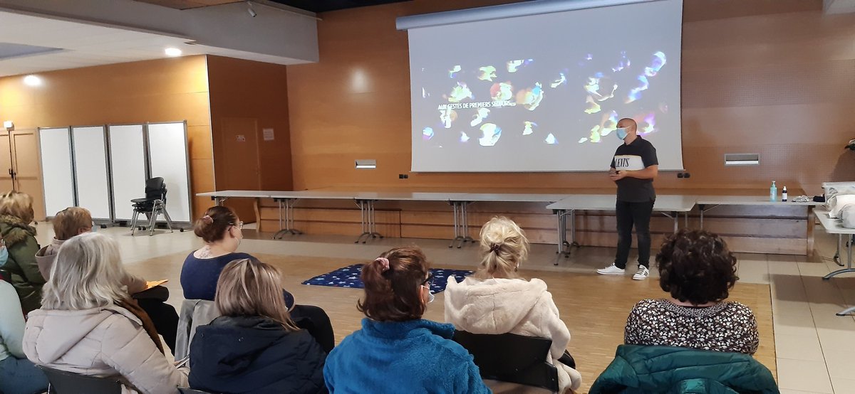 GroupamaFd62's tweet photo. @GroupamaFd62 offre une formation aux #GestesQuiSauvent aux sociétaires, élus, prospects à #Hulluch aujourd'hui.
Inscrivez-vous à la session la plus proche de chez vous :
👇👇👇👇
https://t.co/710zzmkNWd https://t.co/nRh2PuoyGX