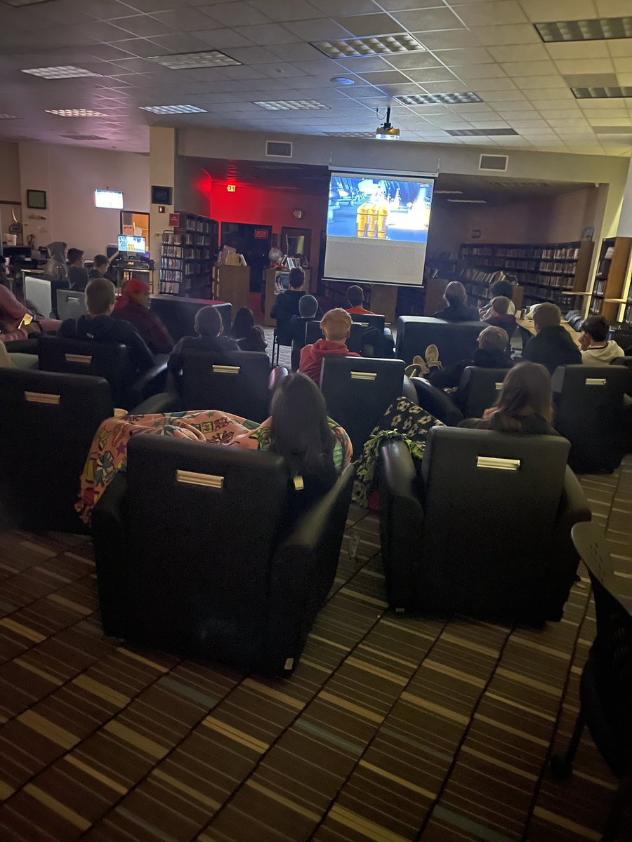 AEastDECA's tweet photo. Check out everyone that dressed up today and made it to our 1st Movie Night! Remember to wear your DECA t-shirt Tuesday for our DECA meeting in the back of the commons during SST! #AEastDECA #DECAWeek #WIDECA 🔷🎉📽💙 https://t.co/bC9DArgfJn