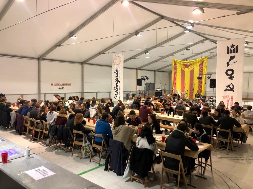 CasalBoiraBaixa's tweet photo. 🌰 Moltes gràcies a tothom per fer possible la gran CASTANYADA POPULAR de diumenge! 

👉🏾 Agraïment especial a Juantxitos i a PD Ruïnoses per fer-nos ballar com feia temps que no fèiem! #Manlleu #Osona https://t.co/0qOWgizFq2