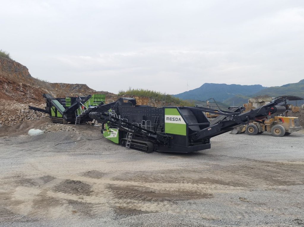 GroupMesda's tweet image. MESDA horizontal screen is ready to screen.  with the bigger amplitude, different vibration, this big guy will provide  much higher capacity and cleaner aggregates.  call james to get working video and spec. #mesda #aggregate #horizontalscreen #crushing #mining