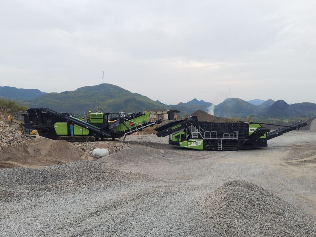 GroupMesda's tweet image. MESDA horizontal screen is ready to screen.  with the bigger amplitude, different vibration, this big guy will provide  much higher capacity and cleaner aggregates.  call james to get working video and spec. #mesda #aggregate #horizontalscreen #crushing #mining