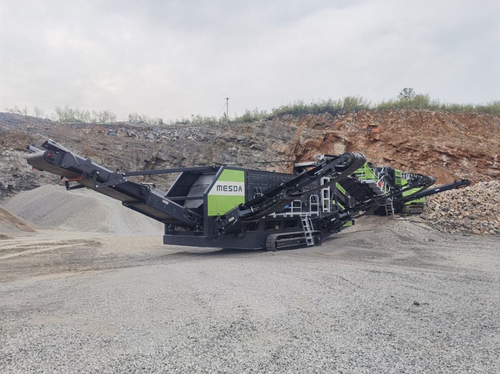 GroupMesda's tweet image. MESDA horizontal screen is ready to screen.  with the bigger amplitude, different vibration, this big guy will provide  much higher capacity and cleaner aggregates.  call james to get working video and spec. #mesda #aggregate #horizontalscreen #crushing #mining