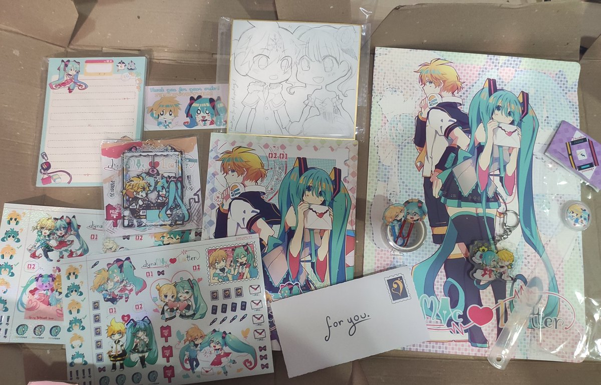 d_riddlea's tweet photo. the light in my house is Terrible IT CANT SHOW THE GOODNESS OF THE LENMIKU COMPARE ON TOUCH!!!!! #dynaMicLetter

BUT AAA EVERYONE DID SO WELL!!! I LOVE EVERY ILLUSTRATIONS AND COMICS DONE BY EVERYONE 🥺 AND THE GOODIES ARE SO AMAZING TOO.... ALSO THATS ME!!!! 💖💌 https://t.co/lmf5NxYXUJ